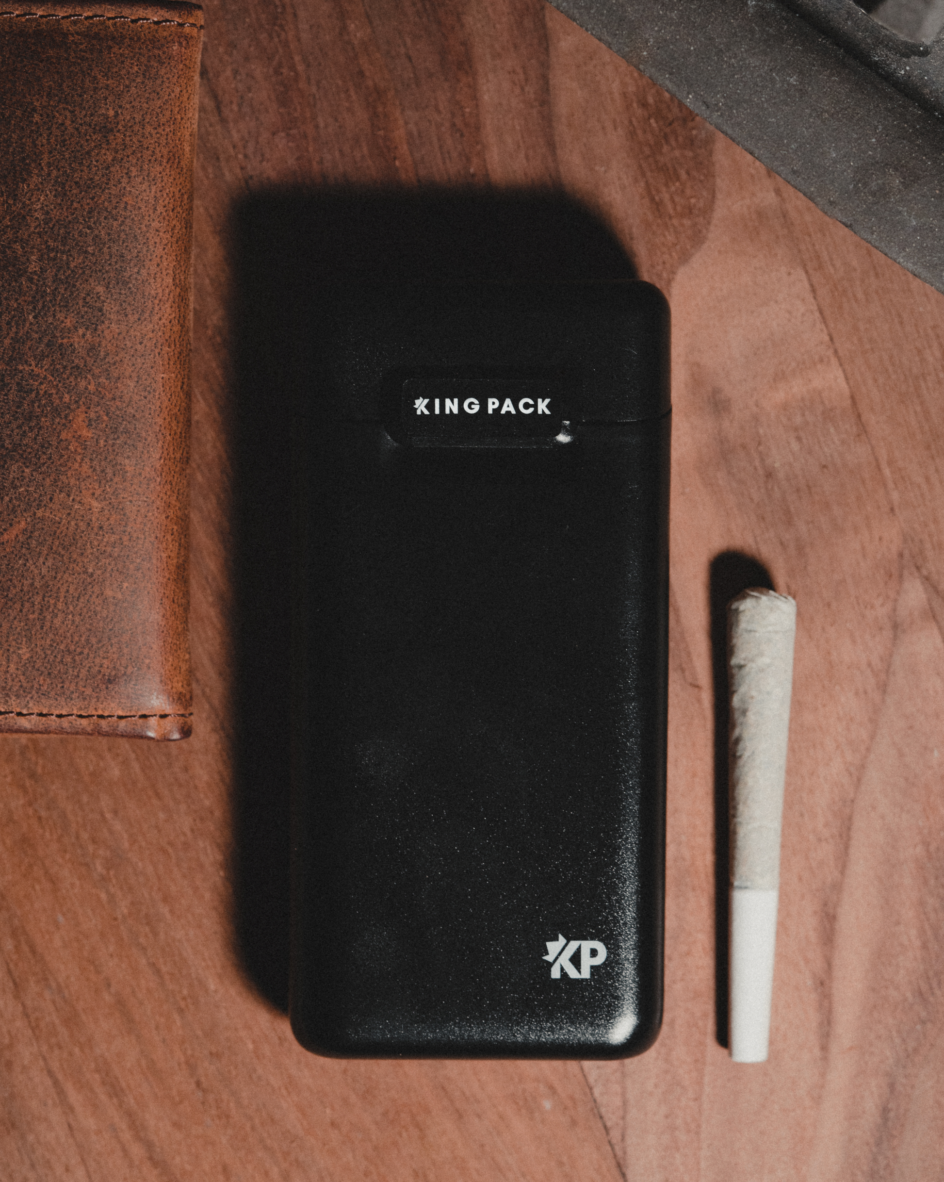 Top front view of black Kingpack case with one joint